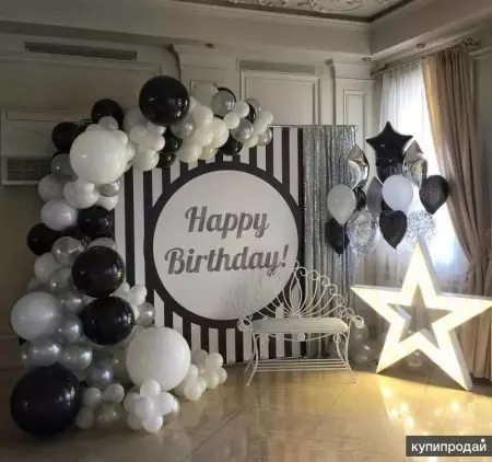 Decoração de aniversário masculino (31 fotos): Como decorar o quarto do seu marido com suas próprias mãos? Decoração do apartamento com bolas para um homem 18121_31