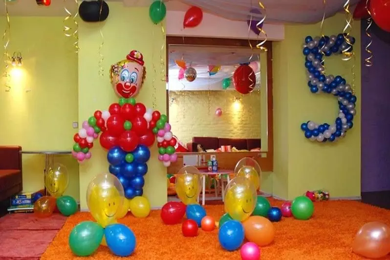 Decoratie ballen voor verjaardag: Hoe de bal te versieren met ballen en de hal? Schoonmaak ballonnen voor mannen, vrouwen en kinderen 18125_15