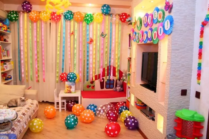 Decoratie ballen voor verjaardag: Hoe de bal te versieren met ballen en de hal? Schoonmaak ballonnen voor mannen, vrouwen en kinderen 18125_2