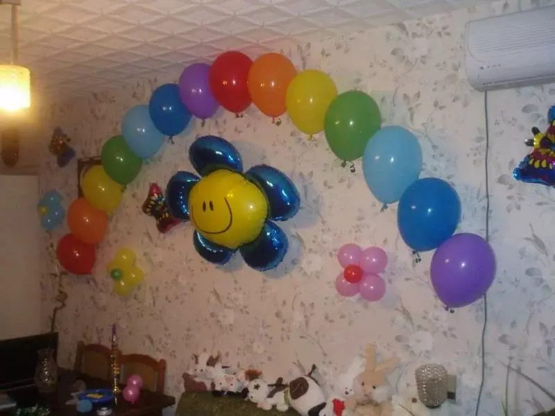 Decoratie ballen voor verjaardag: Hoe de bal te versieren met ballen en de hal? Schoonmaak ballonnen voor mannen, vrouwen en kinderen 18125_41