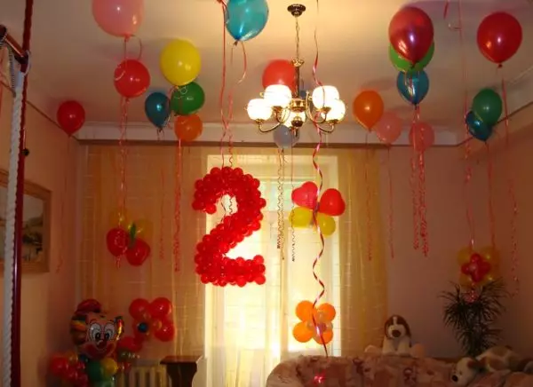 Decoratie ballen voor verjaardag: Hoe de bal te versieren met ballen en de hal? Schoonmaak ballonnen voor mannen, vrouwen en kinderen 18125_5