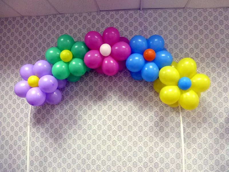 Decoratie ballen voor verjaardag: Hoe de bal te versieren met ballen en de hal? Schoonmaak ballonnen voor mannen, vrouwen en kinderen 18125_9