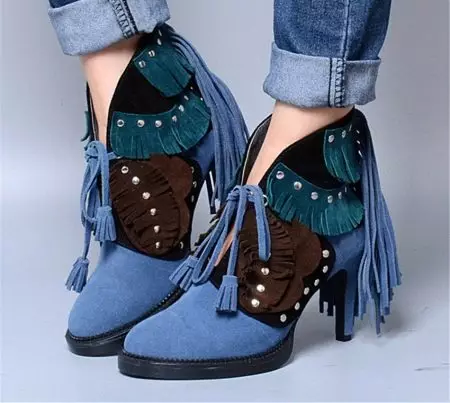 Blue Ankel Boots (42 foton): Vad ska du ha på sig en mörkblå modell från en nubuck och mocka på en häl, vilka leggings och klänning passar 1814_28