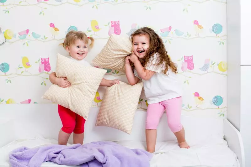 Pajamas-Party（77枚の写真）：子供と大人のパジャマパーティーのシナリオ、誕生日、その他の休日、招待状 18150_46