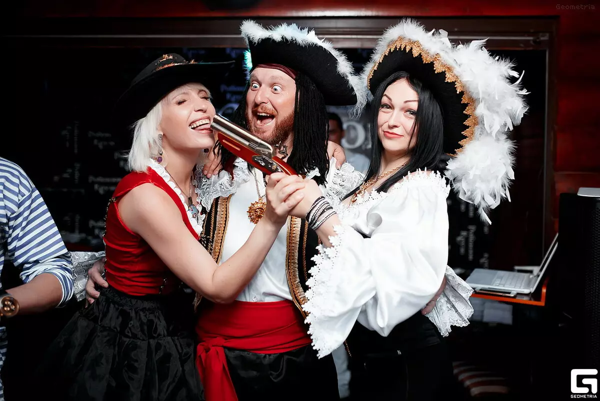 Pirate Party (52 φωτογραφίες): Σενάριο για παιδιά και ενήλικες, διακόσμηση γενεθλίων, διαγωνισμοί για μια εταιρεία διασκέδασης 18152_17