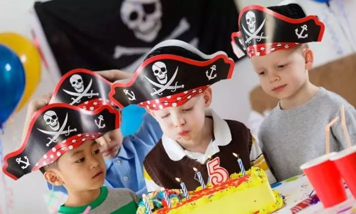 Pirate үдэшлэг (52 зураг): Хүүхэд, насанд хүрэгчдэд зориулсан хувилбар, насанд хүрэгчид, төрсөн өдрийн чимэглэл, зугаа цэнгэлийн тэмцээний тэмцээн 18152_2