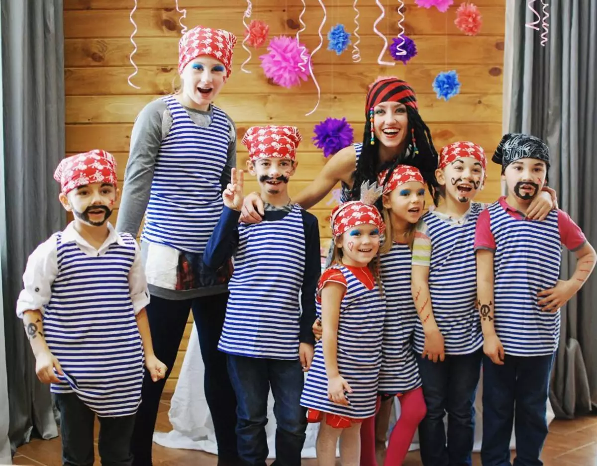 Наряд на день смеха. Вечеринка в стиле пиратов. Пиратская вечеринка для детей. Пиратская вечеринка костюмы. Детская вечеринка в пиратском стиле.
