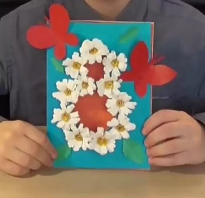 Kvety 8. marca to urobte sami: Ako si vyrobiť remeslo z vlnitej paperg? Kytica farebného papiera vo váze, tulipánoch a iných možnostiach 18183_18