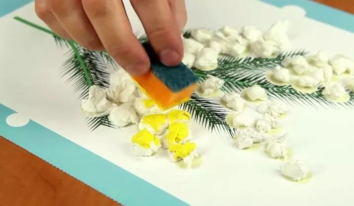 Flores el 8 de marzo. Hazlo tú mismo: ¿cómo hacer una artesanía de la mamá de papel corrugado? Ramo de papel de color en un jarrón, tulipanes y otras opciones. 18183_32
