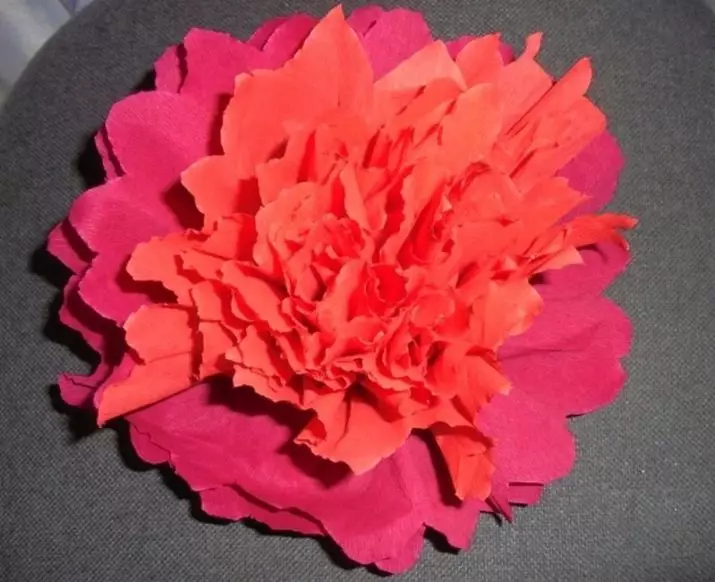 Blomster 8. mars gjør det selv: Hvordan lage et håndverk fra bølgepapp mamma? Bouquet med farget papir i en vase, tulipaner og andre alternativer 18183_45