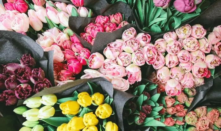 Blomster den 8. marts: Hvad giver piger og kvinder? Hvad er bedre at give min kone? Hvad sælges normalt? Hvorfor er det muligt at give tulipaner? 18190_11