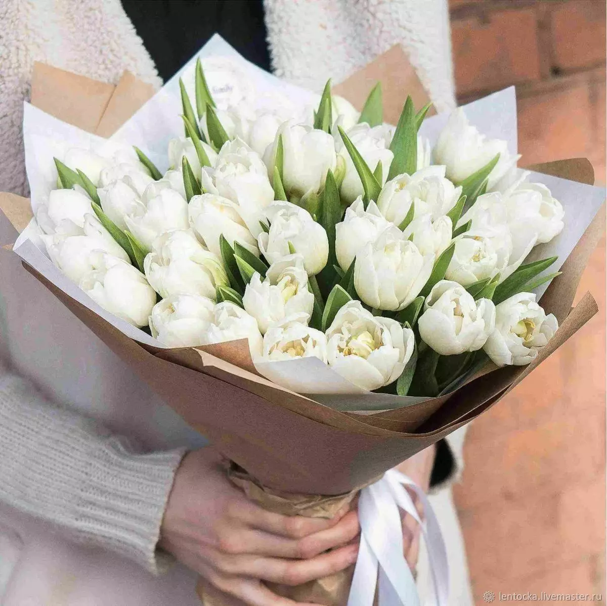 Blomster den 8. marts: Hvad giver piger og kvinder? Hvad er bedre at give min kone? Hvad sælges normalt? Hvorfor er det muligt at give tulipaner? 18190_14