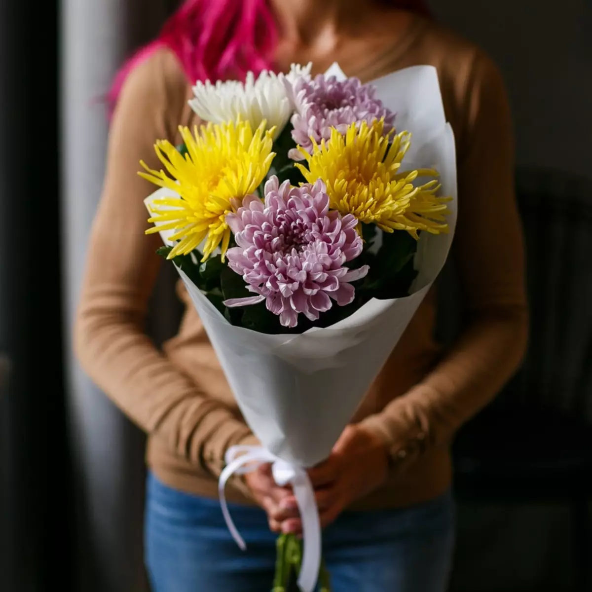 Virágok március 8-án: Mit adnak a lányok és a nők? Mi jobb, ha feleségem adni? Mit adnak el általában? Miért lehetséges a tulipánok megadása? 18190_20