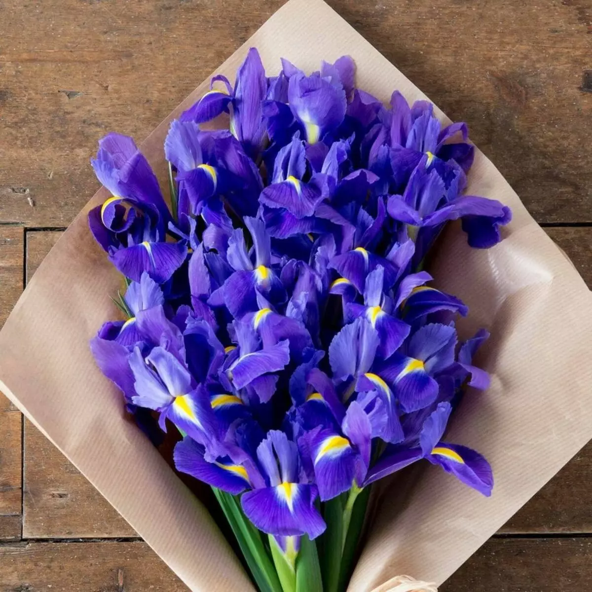 Cvetovi 8. marca: Kaj dajejo dekleta in ženske? Kaj je bolje dati moji ženi? Kaj se običajno prodajajo? Zakaj je mogoče dati tulipane? 18190_50