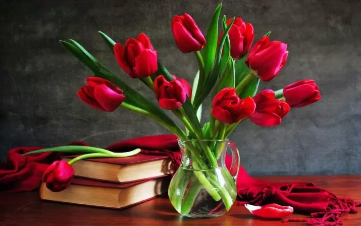 Làm thế nào để tiết kiệm hoa tulip cho đến ngày 8 tháng 3? Làm thế nào để lưu trữ cắt hoa tulip? 18192_5