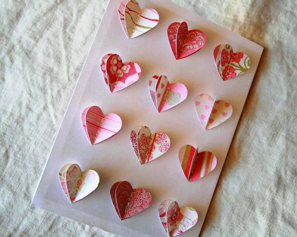 발렌타인 데이 손 (101 사진) : 2 월 14 일 엽서를 만드는 방법은 무엇입니까? 아름답고 원본. 발렌타인 데이를위한 수제 엽서를 둘러싸고 있습니다 18209_15
