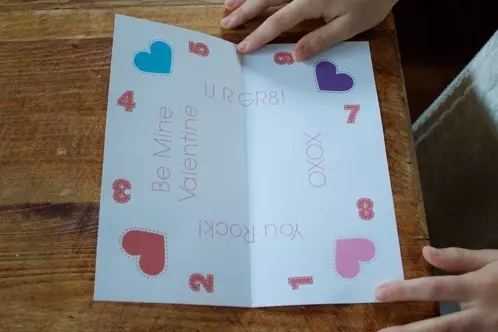발렌타인 데이 손 (101 사진) : 2 월 14 일 엽서를 만드는 방법은 무엇입니까? 아름답고 원본. 발렌타인 데이를위한 수제 엽서를 둘러싸고 있습니다 18209_88