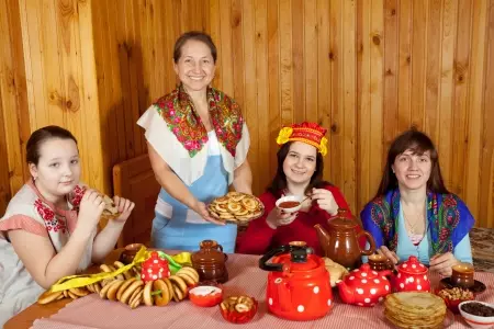 Maslenkaya settimana - tradizioni di giorno: il nome e significati di ogni giorno sul Carnevale, segni e costumi 18212_18