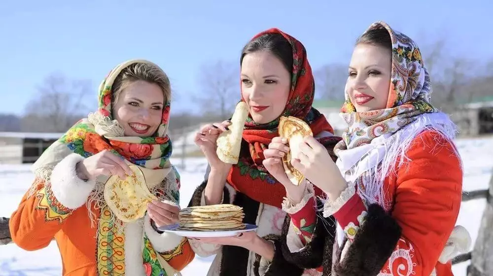 Maslenkaya savaitė - tradicijos pagal dieną: kiekvienos dienos pavadinimą ir reikšmes ant karnavalo, ženklų ir muitinės 18212_27