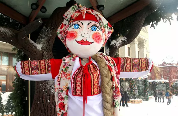 Boneka lan karnaval sing diisi (30 foto): Napa karnaval Baba diobong? Saka ngendi tradhisi ngobong overama kasebut? Sejarah 18213_23