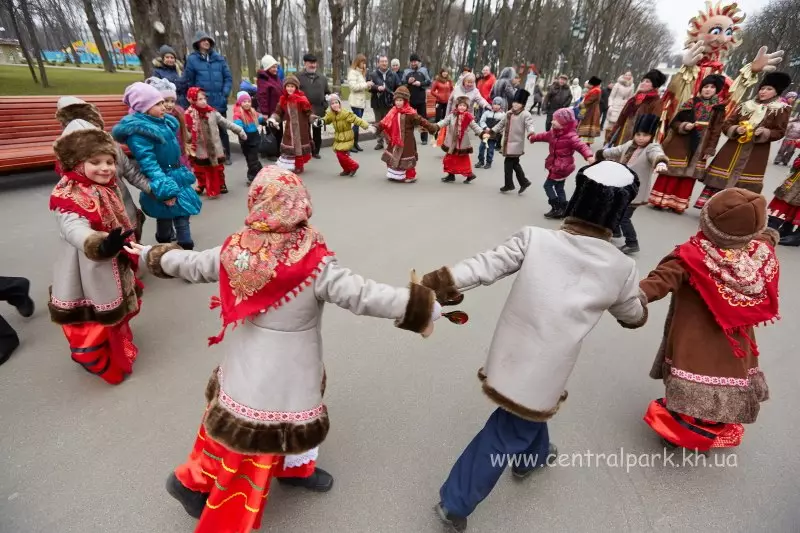 Games voor kinderen op maslenitsa: kinder wedstrijden binnen, carnaval taken op de straat, spelprogramma en folk plezier 18223_12
