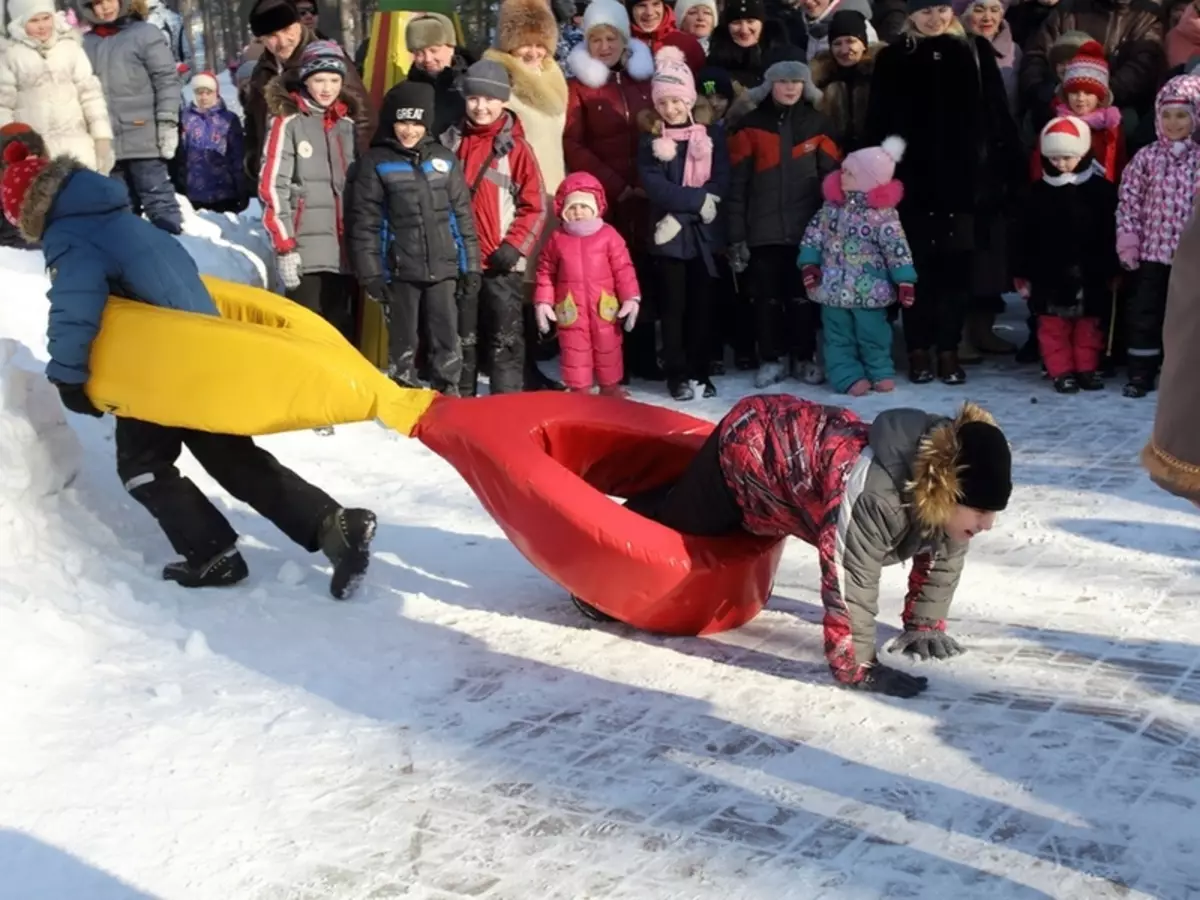 Games voor kinderen op maslenitsa: kinder wedstrijden binnen, carnaval taken op de straat, spelprogramma en folk plezier 18223_6