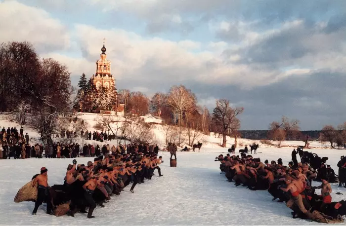 MASLENITSA: Pogan ali pravoslavni praznik? 31 Fotografija je verski? Kaj lahko jedem v ortodoksi? Zgodovina in komunikacija 18227_22