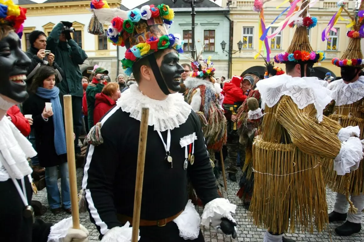 Maslenitsa: Que número comeza o primeiro día do carnaval? Cal é a semana de carnaval? Como se celebra? Historia e fíos, características de celebración 18228_47