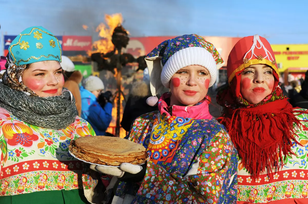 Maslenitsa: Số nào bắt đầu ngày đầu tiên của lễ hội? Tuần lễ lễ Carnival là gì? Làm thế nào nó được tổ chức? Lịch sử và dây điện, có tính năng kỷ niệm 18228_6