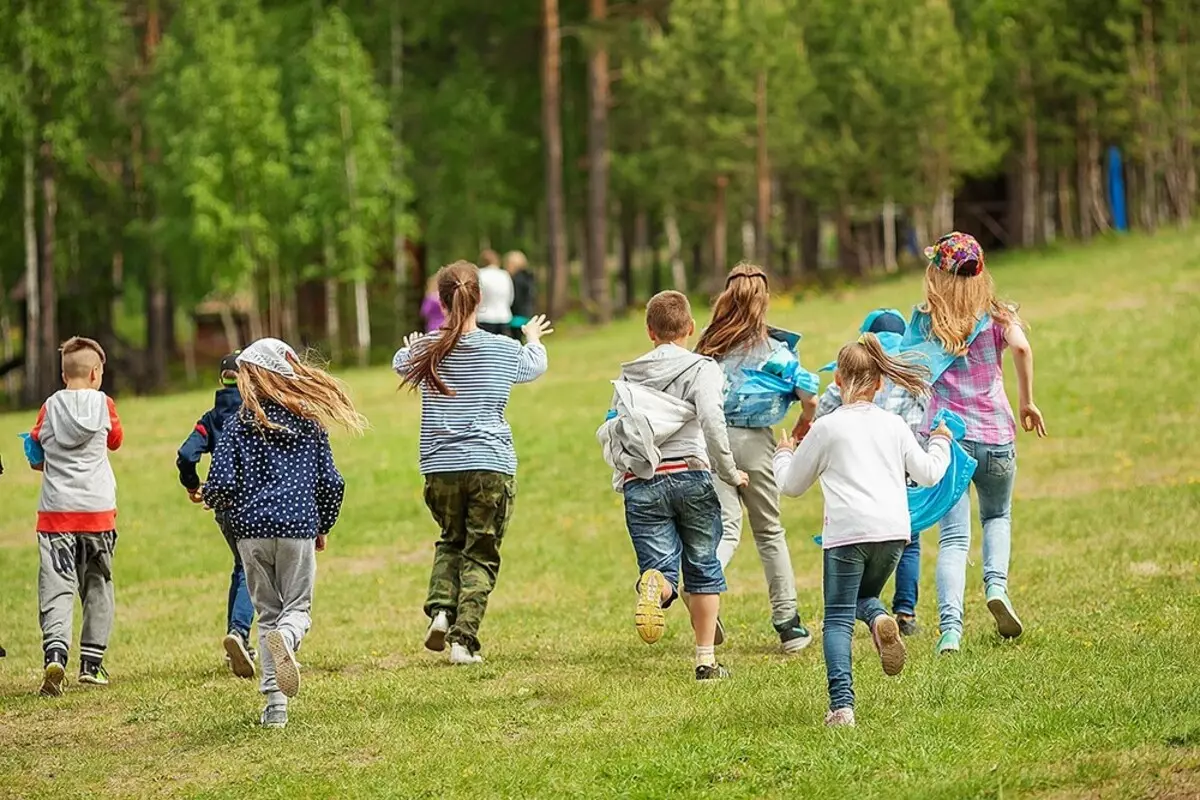 Quests na ulici za djecu: zadatke potrage u gradu i skriptu u prirodi, zagonetke gradske igre, ideje zimskih i ljetnih zadataka. Kako provesti sportsku potragu? 18257_19