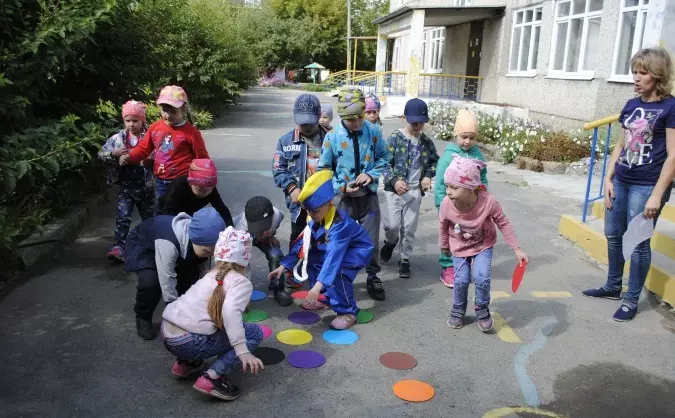 在街道上为孩子们的任务：追求城市的任务和剧本本质上，谜语的城市游戏，冬季和夏季任务的想法。如何度过体育追求？ 18257_34