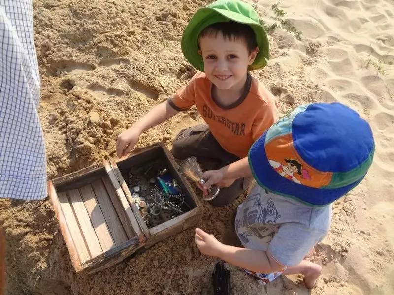 Quests op straat voor kinderen: speurtochten van de quest in de stad en het script in de natuur, de raadsels van het stadsspel, de ideeën over winter- en zomer-speurtochten. Hoe een sport-zoektocht door te brengen? 18257_39