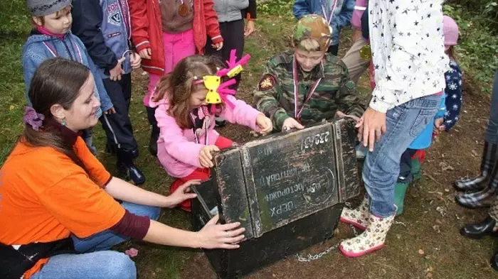 Quests op straat voor kinderen: speurtochten van de quest in de stad en het script in de natuur, de raadsels van het stadsspel, de ideeën over winter- en zomer-speurtochten. Hoe een sport-zoektocht door te brengen? 18257_4