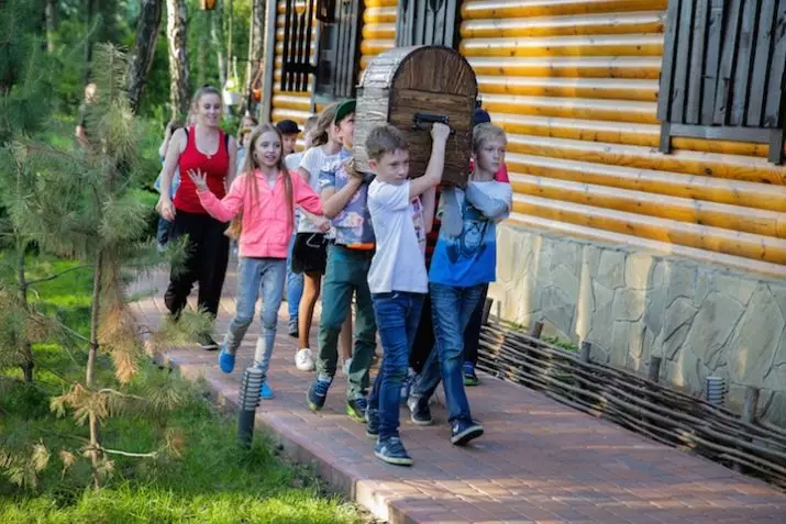 Quests op straat voor kinderen: speurtochten van de quest in de stad en het script in de natuur, de raadsels van het stadsspel, de ideeën over winter- en zomer-speurtochten. Hoe een sport-zoektocht door te brengen? 18257_5