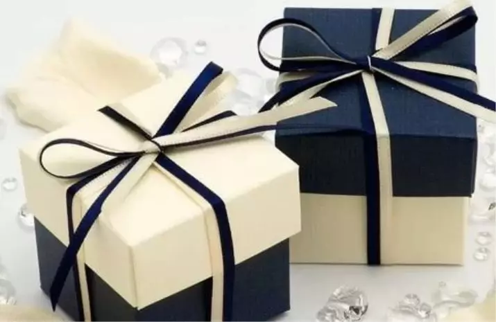पैकेजिंग पुरुष उपहार: अपने हाथों के साथ एक आदमी के लिए एक बड़ा और छोटा उपहार कितना सुंदर और दिलचस्प रूप से पैक करें? 18278_16