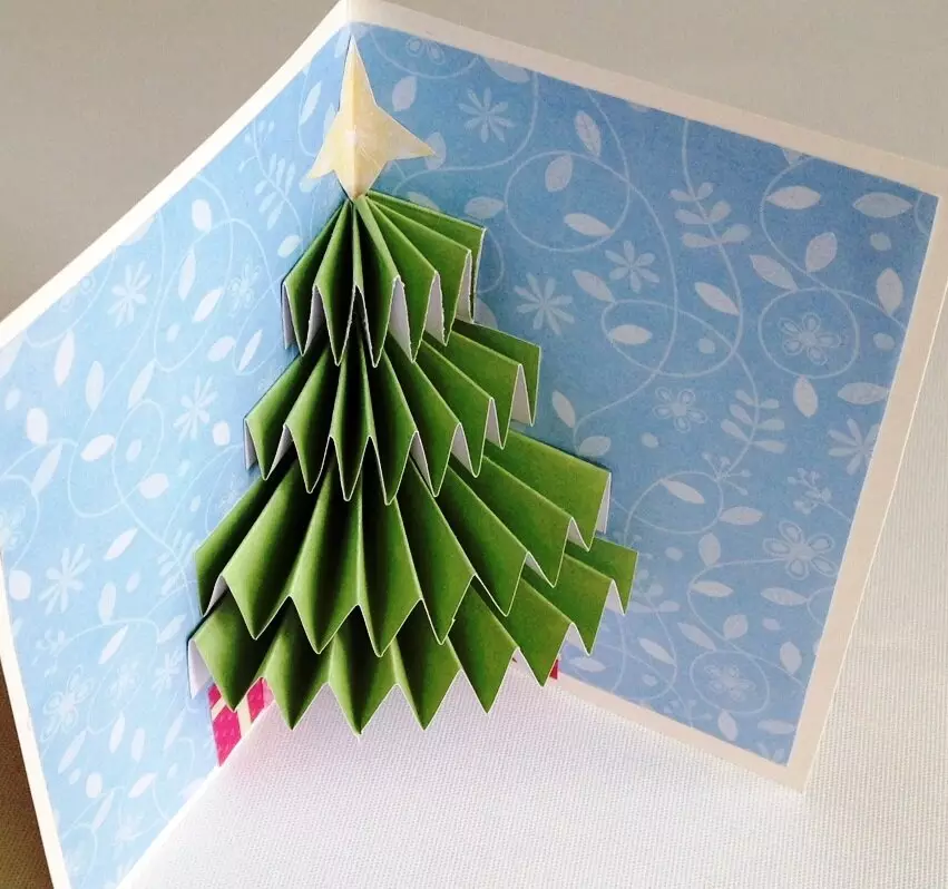 Novogodišnje kartice s vlastitim rukama (57 fotografija): Ideje kako napraviti lijepe razglednice za Novu godinu. Jednostavne i skupne mogućnosti za mamu, tatu i baku 18286_37