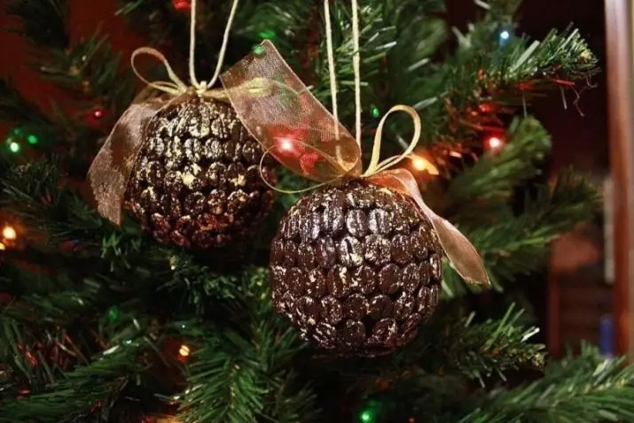 Novoletne igrače to storijo sami (64 fotografij): Kako narediti okraske na božičnem drevesu za novo leto? Kako jih narediti od žarnic in volne doma? Drugi mojstrski razredi 18287_2