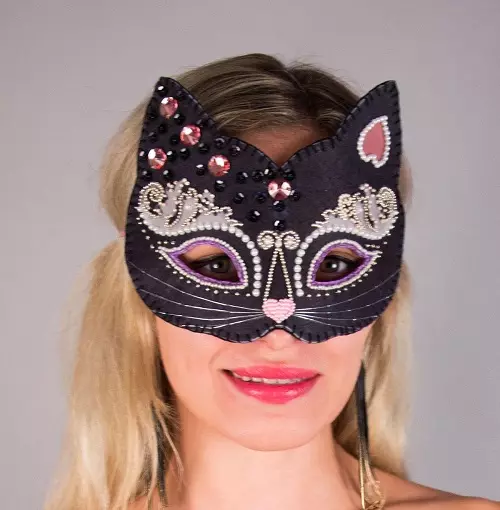 Новорічні маски: як зробити карнавальну маску на Новий рік своїми руками з паперу для дітей? Моделі для хлопчиків і дівчаток, дорослі маски 18288_11