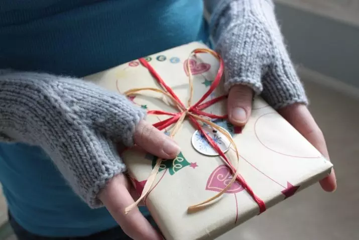 هدیه یک دوست برای سال جدید با دستان خود: صنایع دستی سال نو از دوست دختر، ارائه از کاغذ