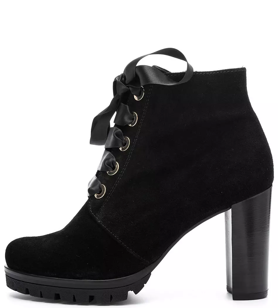 سیاہ ٹخنوں کے جوتے (110 فوٹو): ایک ہیل پر خواتین کے سابر ماڈل، پہننے کے لئے ٹائٹس پہننے کے ساتھ، پطرون کی جلد سے جوتے کو یکجا کرنے کے لئے کپڑے کے ساتھ 1834_64