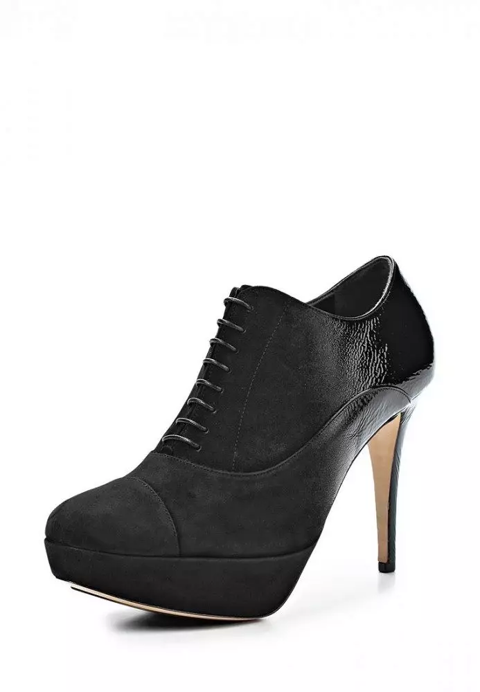 سیاہ ٹخنوں کے جوتے (110 فوٹو): ایک ہیل پر خواتین کے سابر ماڈل، پہننے کے لئے ٹائٹس پہننے کے ساتھ، پطرون کی جلد سے جوتے کو یکجا کرنے کے لئے کپڑے کے ساتھ 1834_65