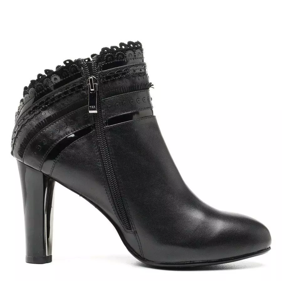 سیاہ ٹخنوں کے جوتے (110 فوٹو): ایک ہیل پر خواتین کے سابر ماڈل، پہننے کے لئے ٹائٹس پہننے کے ساتھ، پطرون کی جلد سے جوتے کو یکجا کرنے کے لئے کپڑے کے ساتھ 1834_76