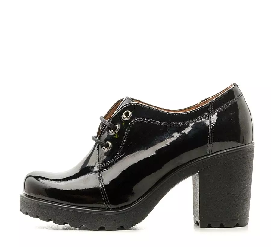 Սեւ կոճ կոշիկներ (110 լուսանկար). Կանանց թավշյա մոդելներ գարշապարի վրա, ինչ զուգագուլպաներով հագնել, ինչ հագուստով կոշիկները համատեղել պիթոնի մաշկից 1834_77