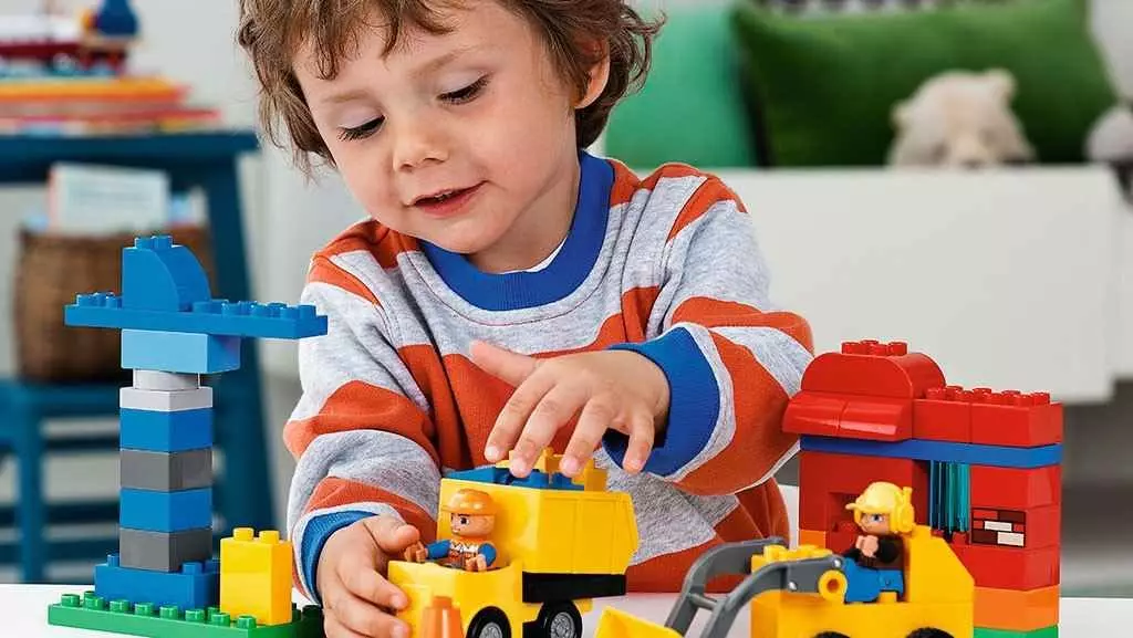 nen de 3 anys de regal per al nou any: les millors idees de regals d'Any Nou per al nen, l'elecció de joguines educatives 18351_4