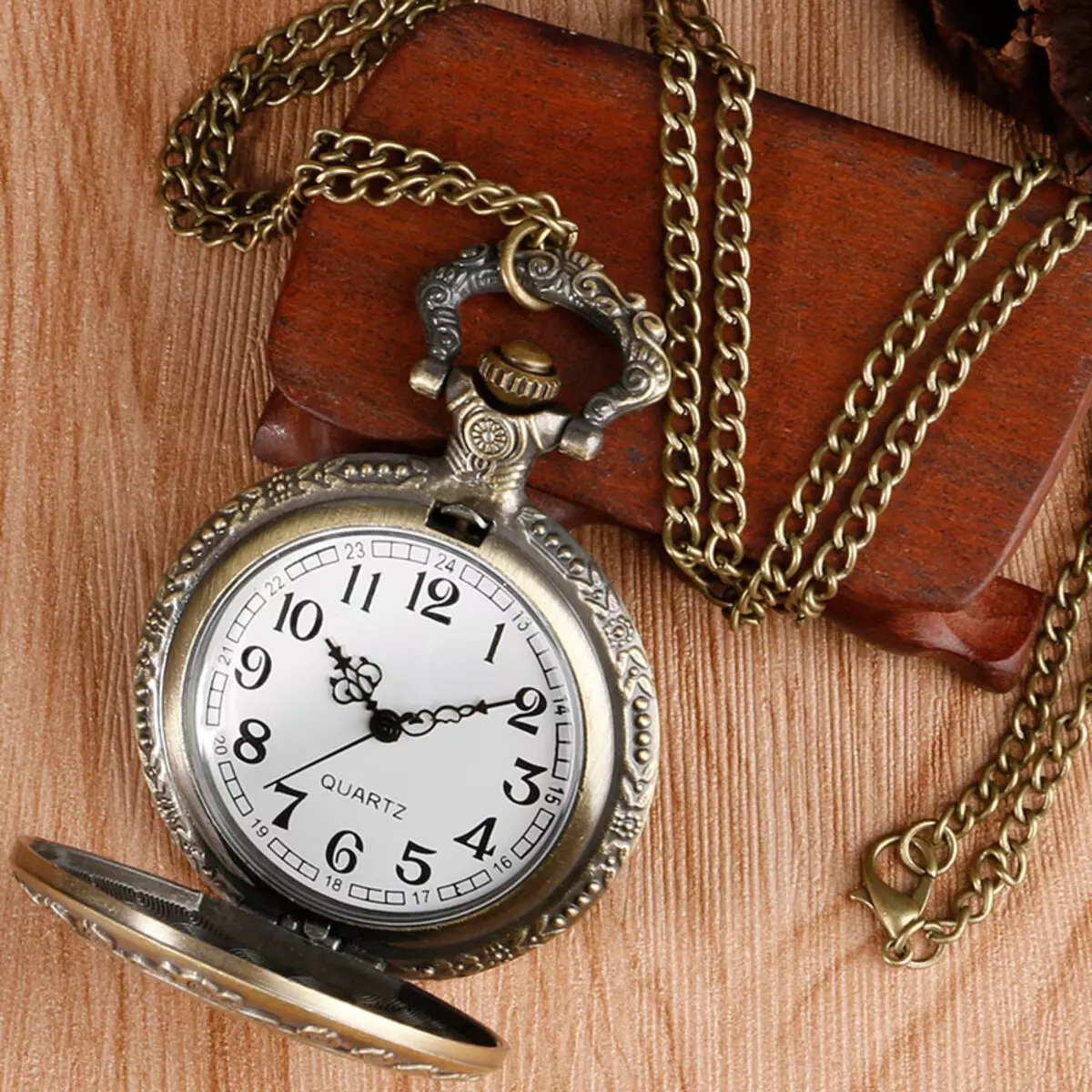 Карма часы. Карманные часы Quartz drague. Часы на цепочке. Карманные часы на цепочке. Старинные часы на цепочке.