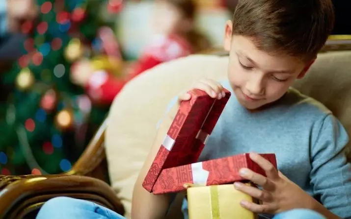 Un cadou pentru băiat are 9 ani pentru anul nou: Ce să dea un fiu de nouă ani? Anul Nou original prezintă un copil de 9 ani 18401_13