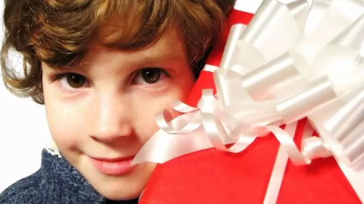 Un cadou pentru băiat are 9 ani pentru anul nou: Ce să dea un fiu de nouă ani? Anul Nou original prezintă un copil de 9 ani 18401_2