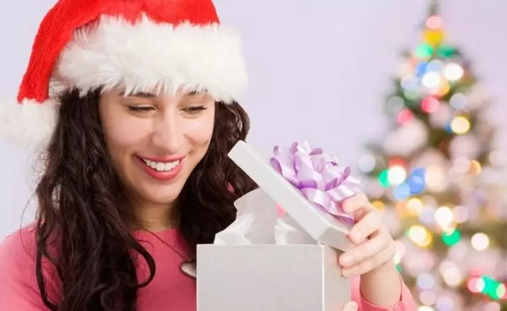 Mit kell adni egy kedvenc lánynak az új évre? Eredeti újévi ajándékok, romantikus ajándékok ötletei 18408_3