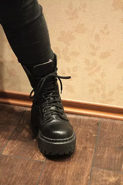 Boots (135 fotografií): módne trendy 2021, z Red Rock, Eva, ťava, brúsky, ako nosiť derby s džínsy, militari a burgundsky štýl 1842_105