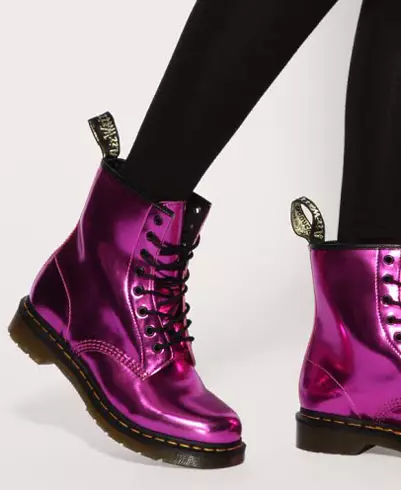 Boots (135 Foto): Tren Fashion 2021, dari Red Rock, Eva, Unta, Penggiling, Cara Memakai Derby Dengan Jeans, Militari dan Gaya Burgundy 1842_53